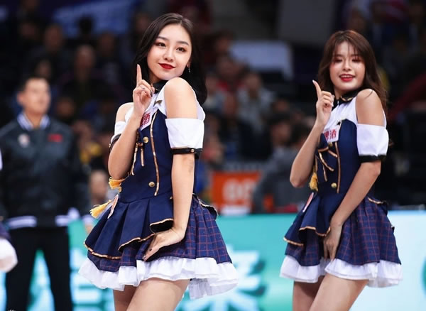 徐杰打出外援表现，完全碾压上海。徐杰胡明轩10分，一人拉胯